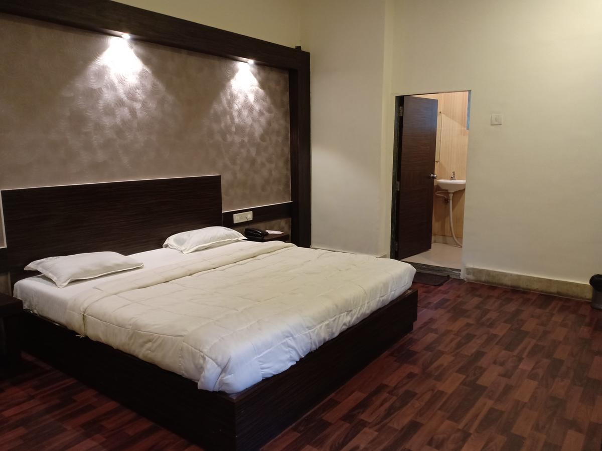 Oyo 11395 Hotel Ritz Heritage Lonavala Buitenkant foto
