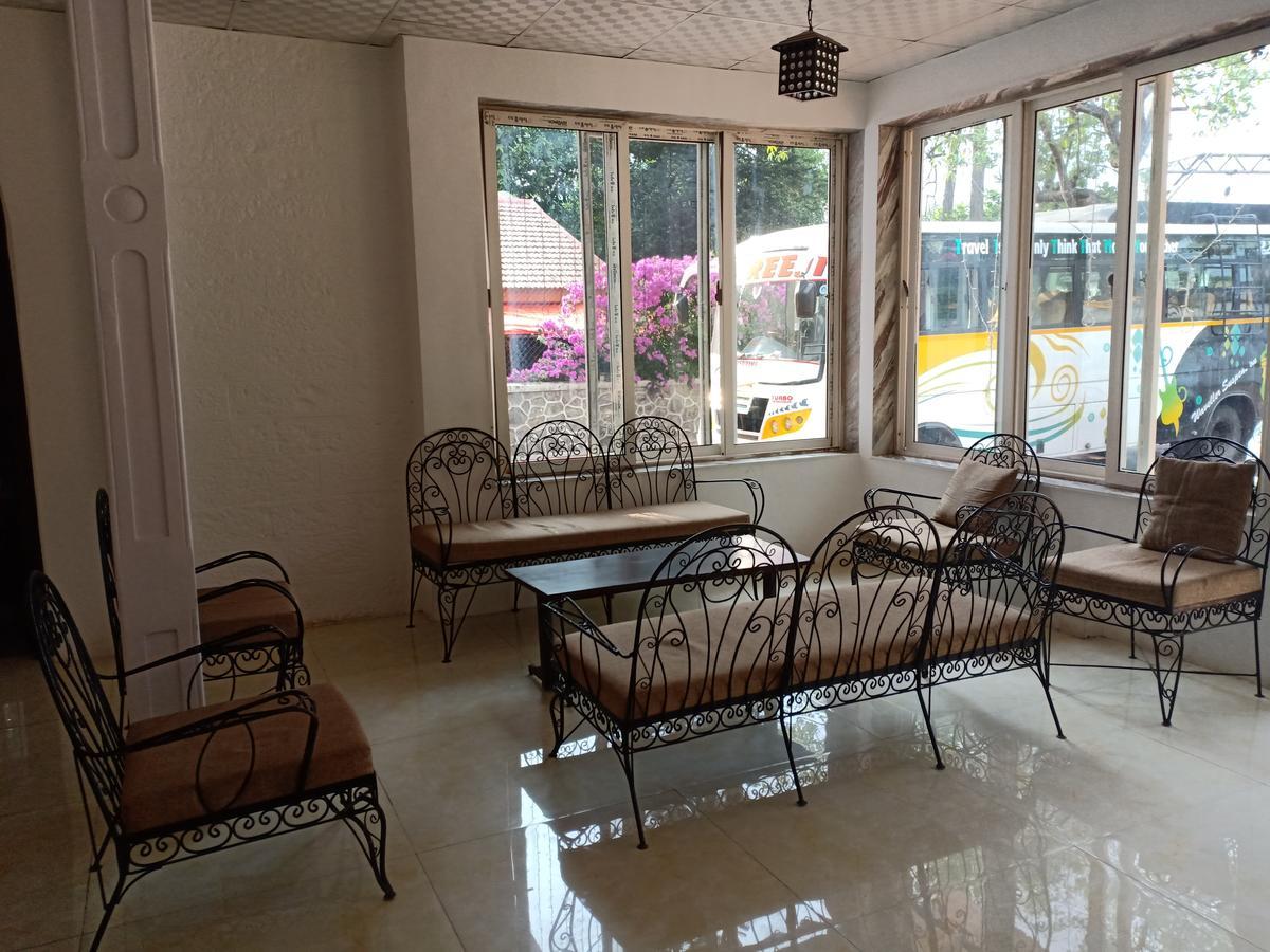 Oyo 11395 Hotel Ritz Heritage Lonavala Buitenkant foto