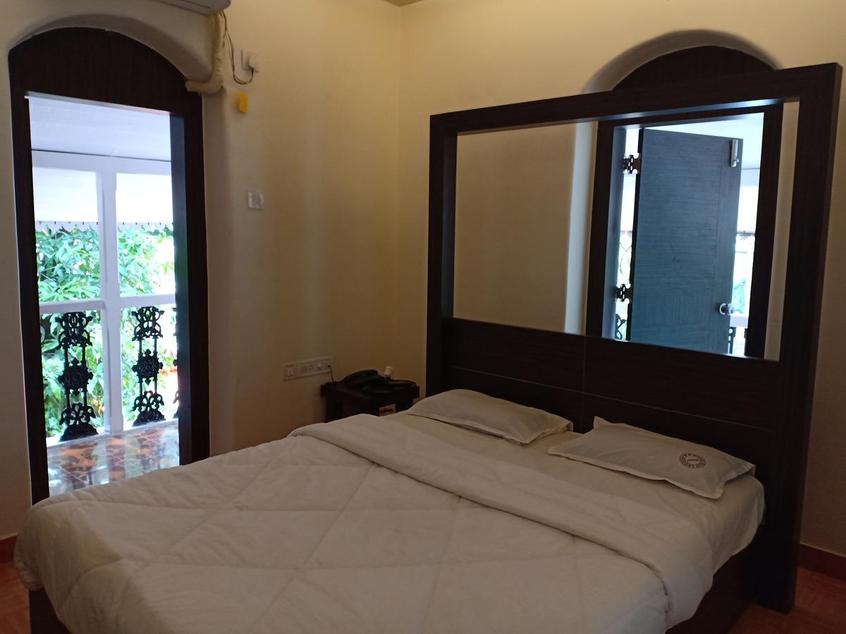 Oyo 11395 Hotel Ritz Heritage Lonavala Buitenkant foto